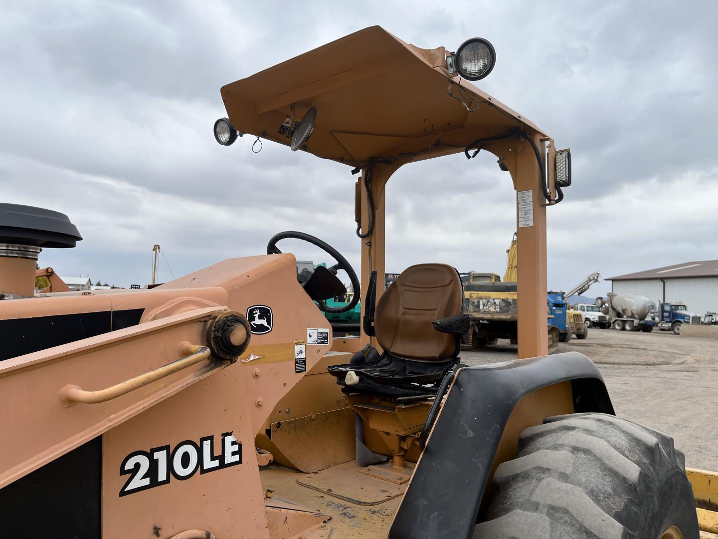 ./imagenes/INVOICE/2019/17260/CARGADOR CON ESCREPA JOHN DEERE 210LE (22).JPG